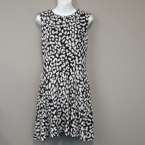𝅺LOFT black/white printed Jersey dress Petite small
